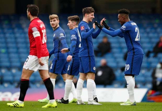 曼联消息人士称，尽管主教练是俱乐部生态系统的核心部分，但他并不凌驾于体系之上，协作性的工作方式和架构对于取得成功至关重要[@TelegraphDucker]。 来源：utdreport